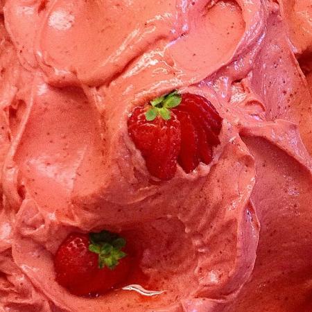 Gelato Alla Fragola Scented Soy Candle